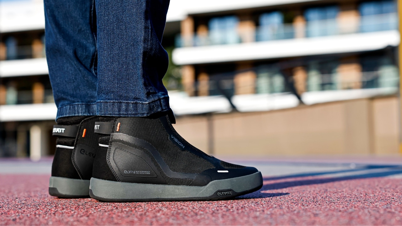 Eleveit Vision E-Dry: la nuova sneaker da moto per uomo e donna
