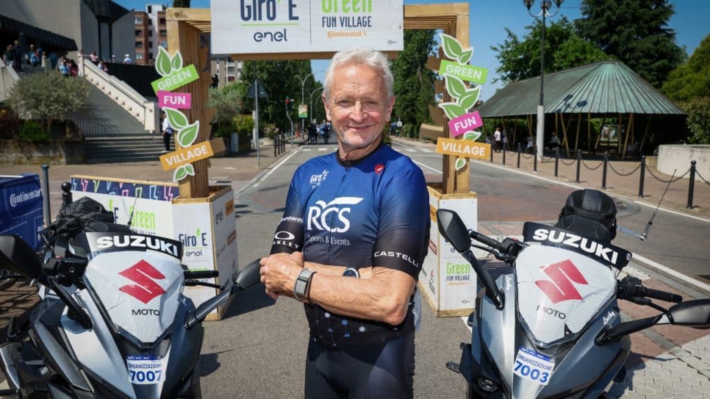 Kevin Schwantz e Suzuki al Giro d’Italia 2026 tra ciclismo e motori