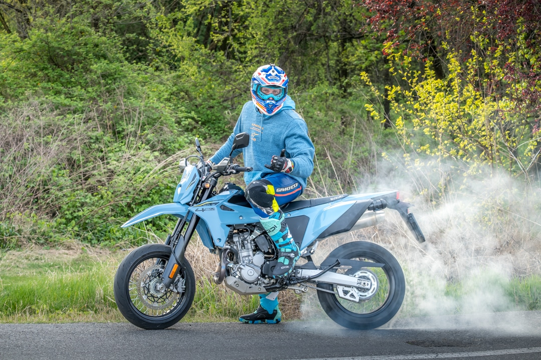 Suzuki DR-Z4SM: Piacevole ritorno alle origini [Prova Su Strada]