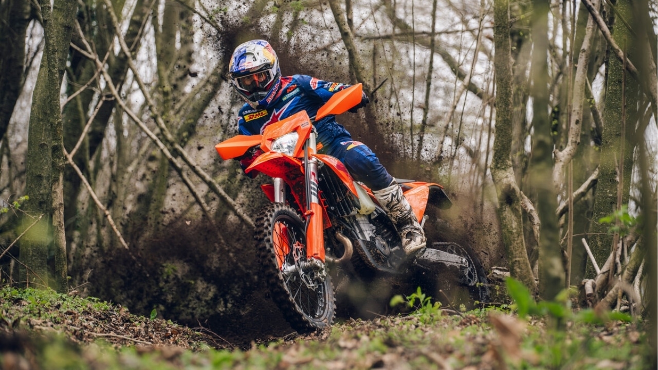 KTM presenta la gamma enduro 2027: sette modelli rinnovati tra tecnologia e prestazioni