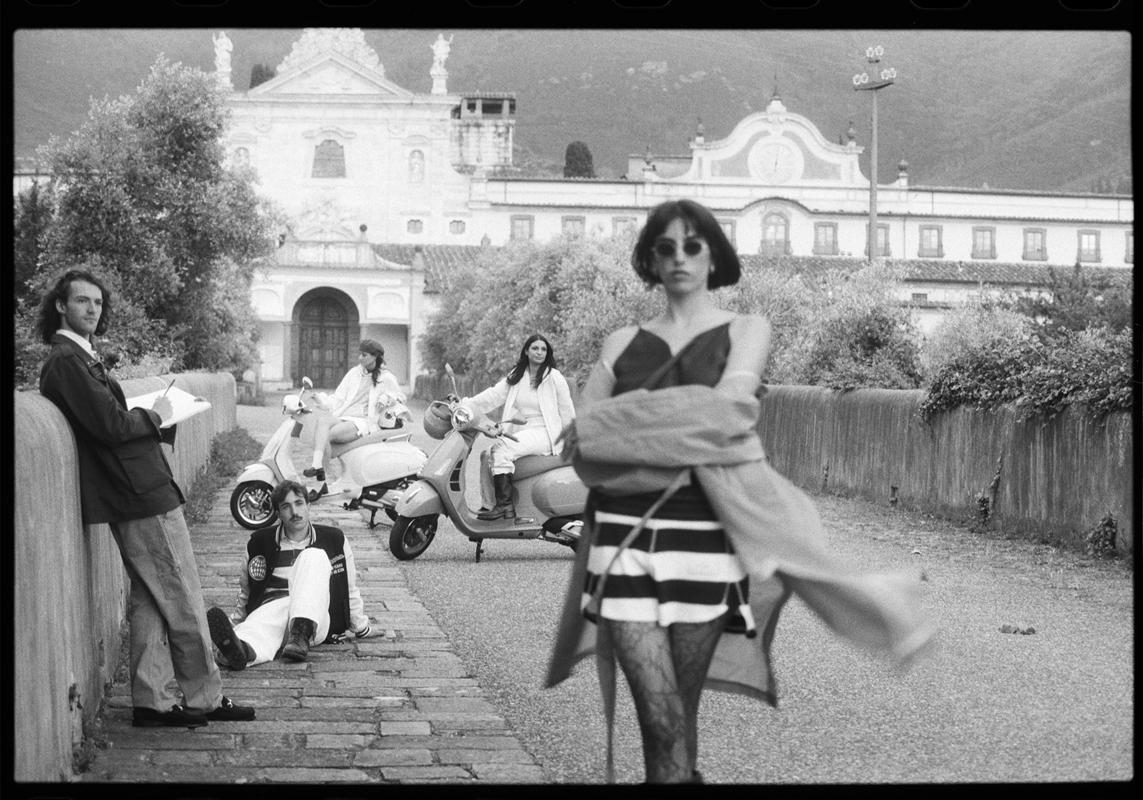 Vespa celebra 80 anni di storia: a Roma la mostra che racconta un’icona senza tempo