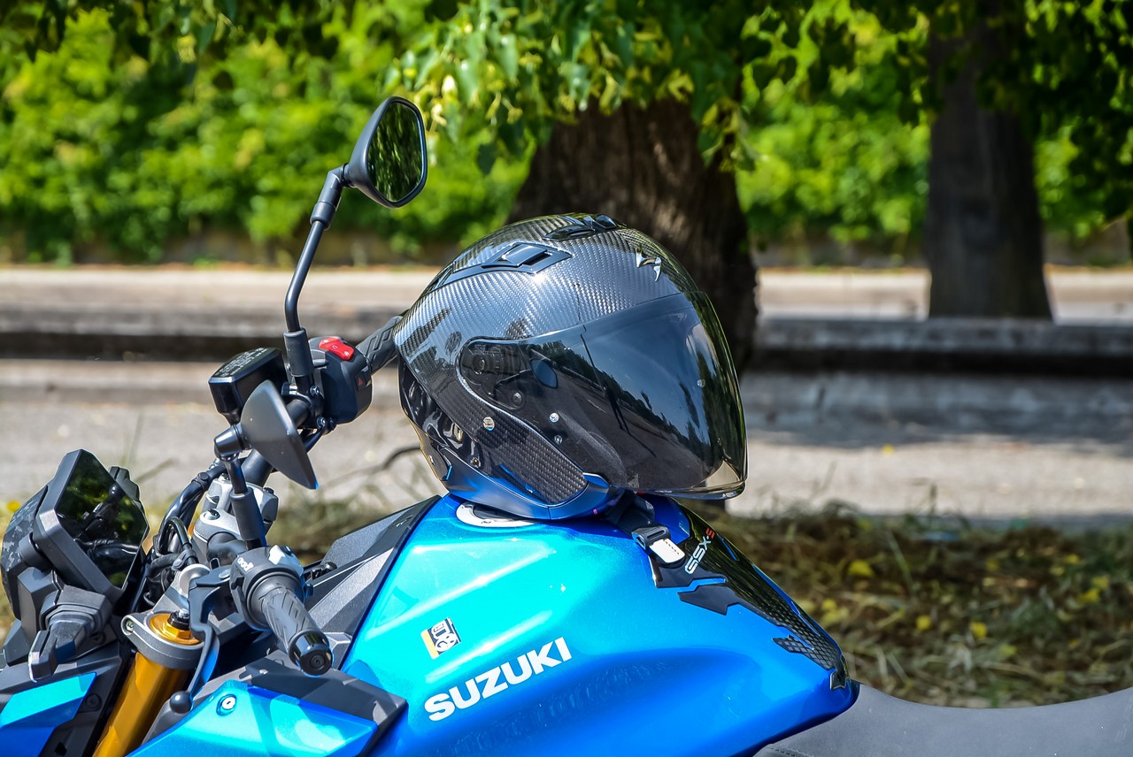 Scorpion Exo-Z1 Carbon: il Jet in carbonio che stavi cercando [LA PROVA]