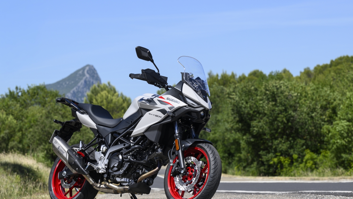 Suzuki SV-7GX: la nuova crossover da 73,4 CV in vendita da settembre 2026
