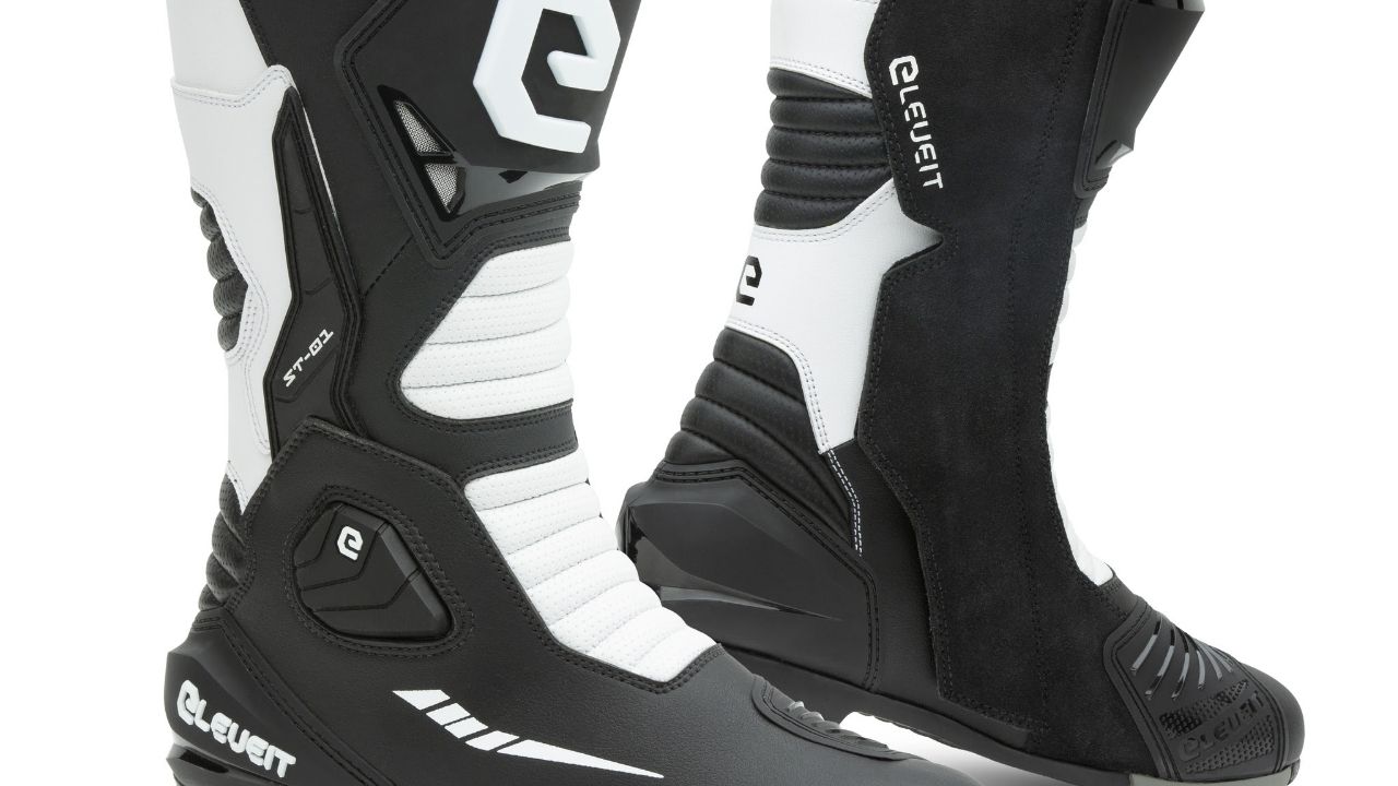 Eleveit ST-01 e ST-01 E-Dry: nuovi stivali moto sportivi, caratteristiche e prezzi Eleveit ST-01 e ST-01 E-Dry: nuovi stivali moto sportivi, caratteristiche e prezzi