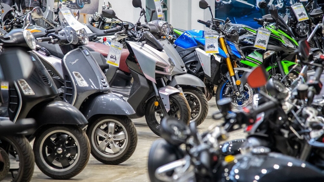 Mercato moto Italia 2026: primo semestre a +13,2%, scooter protagonisti